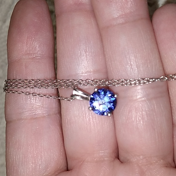 18 inch 925 Silver Chain w Sapphire Pendent .5 x 3/4 inches - Picture 5 of 10